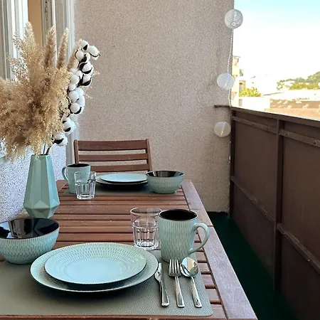 Lejlighed Stylish Apartment, Balcony, 2 Bedroom *