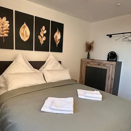 Stylish Apartment, Balcony, 2 Bedroom Kaiserslautern
